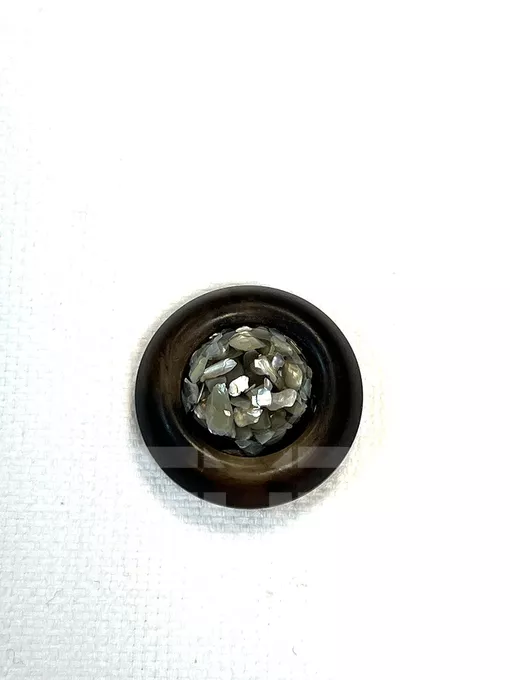 Роговые пуговицы с ракушкой, артикул SG68, цена 2800 руб. FUR EXPERT